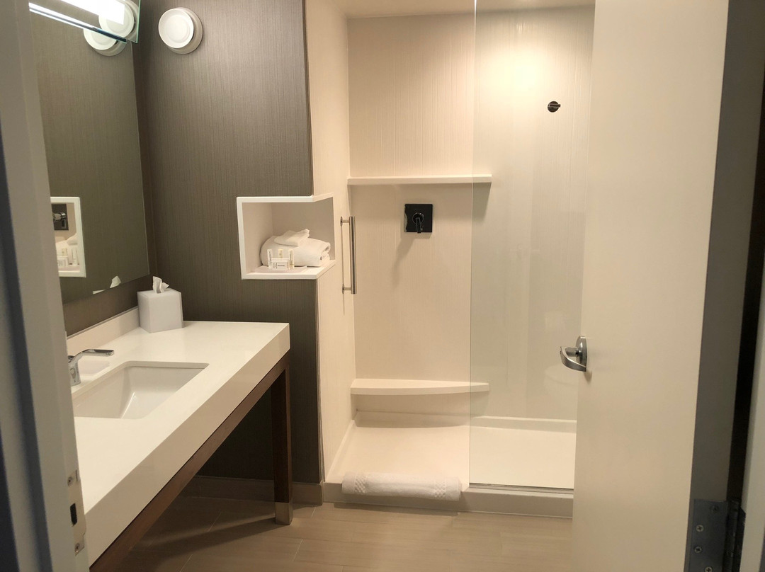 Courtyard Prince George主图
