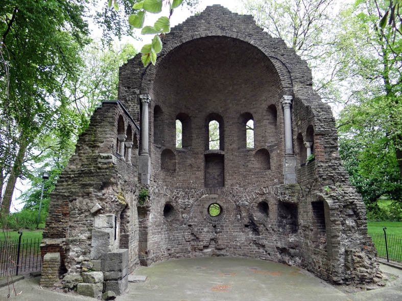 Rijksmonument Barbarossa-ruine of ruine apsis Sint-Maartenskapel景点图片