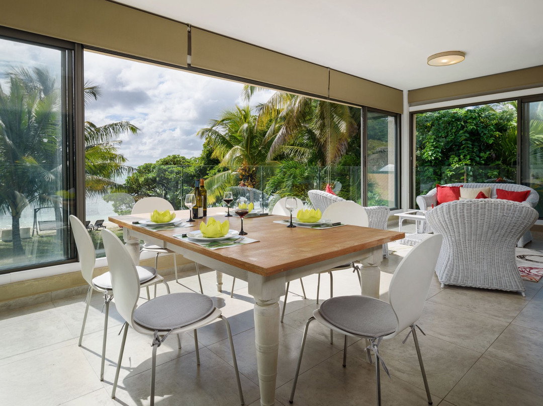Pearly Sands - Beachfront Deluxe Apartment主图