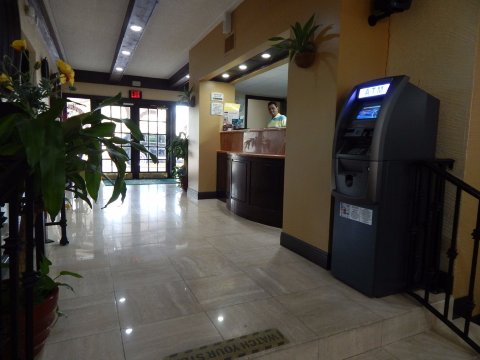 Quality Inn & Suites Tampa Brandon-浴室