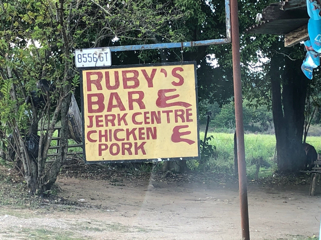 Black River餐馆和美食-Ruby's Jerk Centre