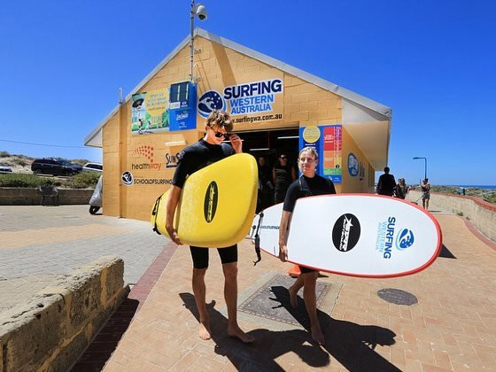 Surfing WA Surf School景点图片