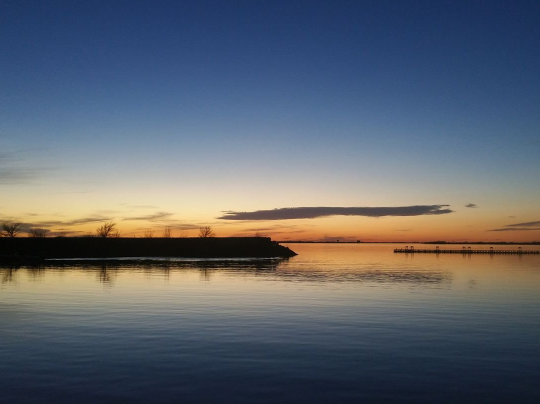 Shady Creek Marina Boat Rentals景点图片
