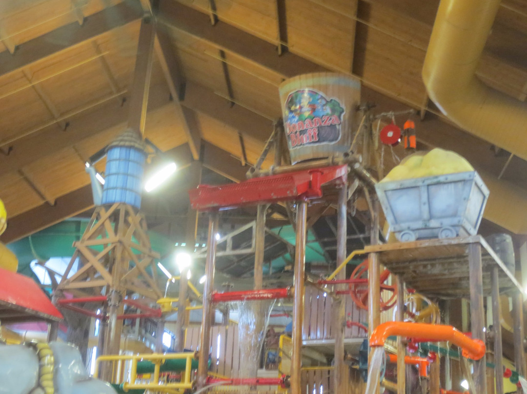 Klondike Kavern Waterpark景点图片