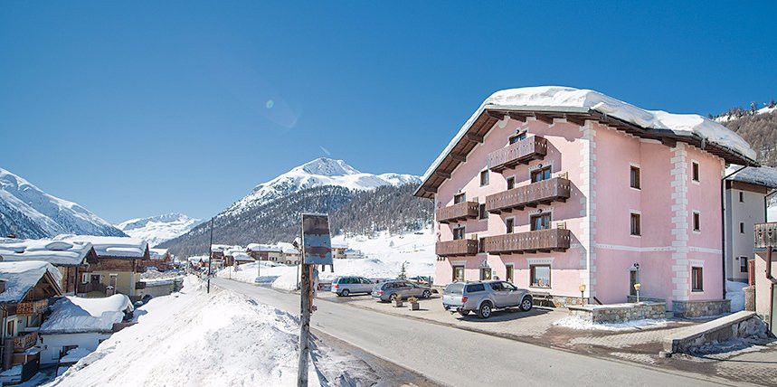 Campaccio di Sopra酒店住宿-Garni Oasi