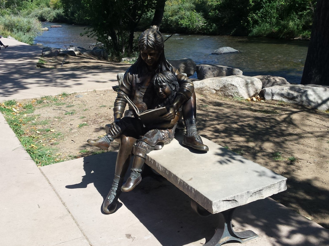 Golden Visitors Center-戈尔登必去景点