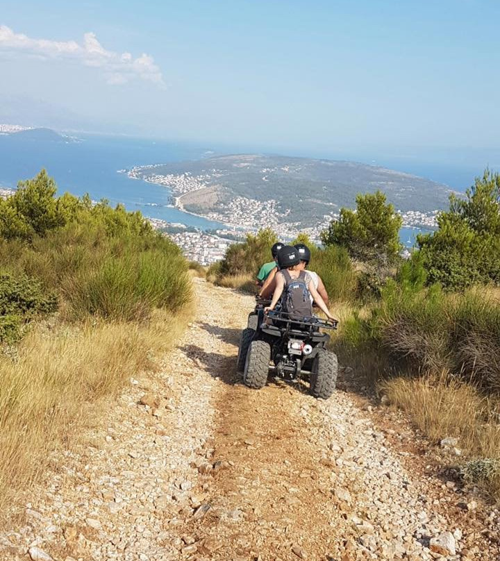 Unique Offroad Quad Experience景点图片