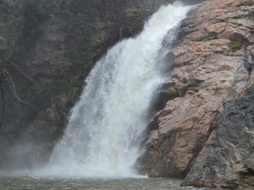 Ganganna Sirrasu Waterfalls景点图片