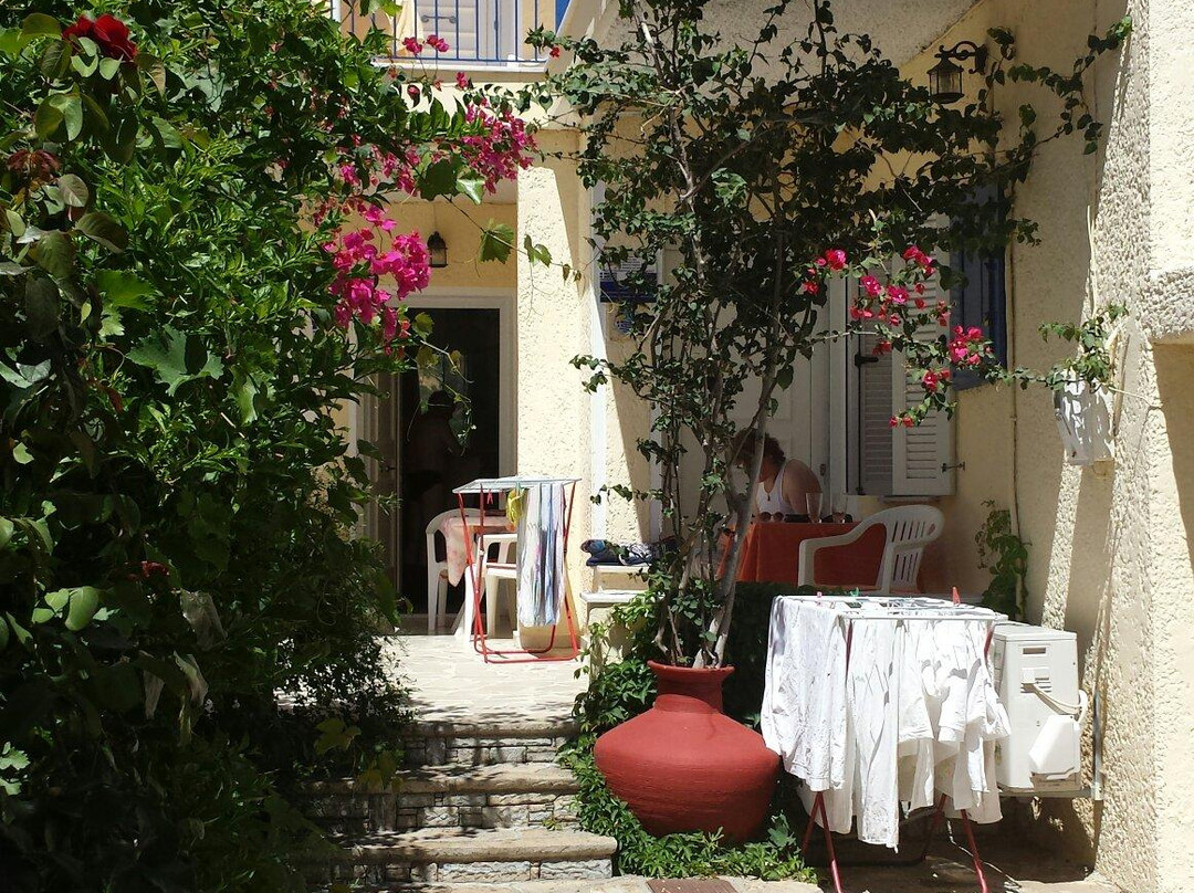 Elli Studios & Apartments