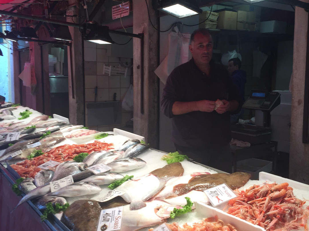 Mercato ittico comunale-卡奥莱必去景点