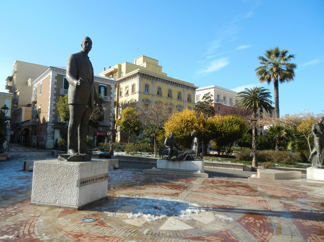 Piazza Umberto Giordano景点图片