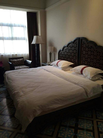 月亮河温泉假日酒店主图