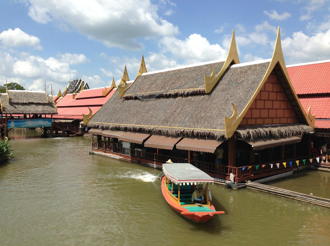 Thung Bua Chom Floating Market-汪莲必去景点