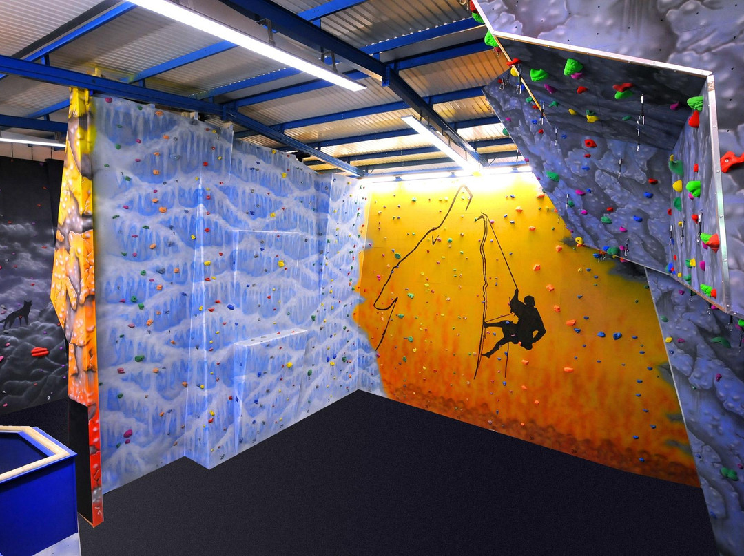 Wolf Mountain Indoor Climbing and Caving Centre-沃尔夫汉普顿必去景点