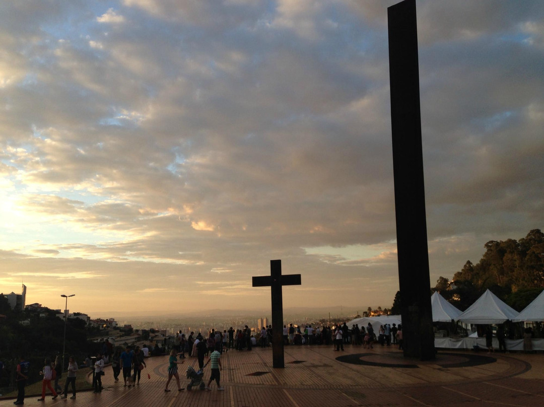 Praca Israel Pinheiro-贝洛哈里桑塔必去景点