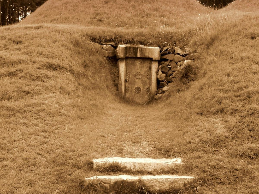 Songsan-ri Tombs and Royal Tomb of King Muryeong-公州市必去景点