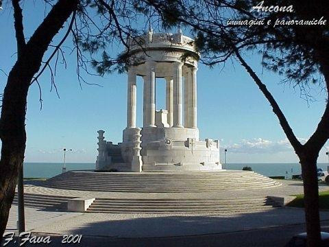 Monumento ai Caduti-安科纳必去景点