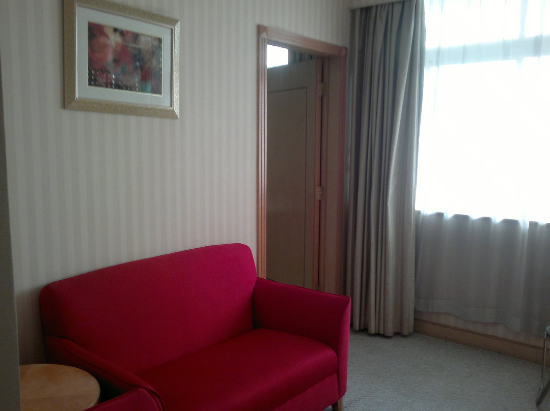 燕春花园酒店主图