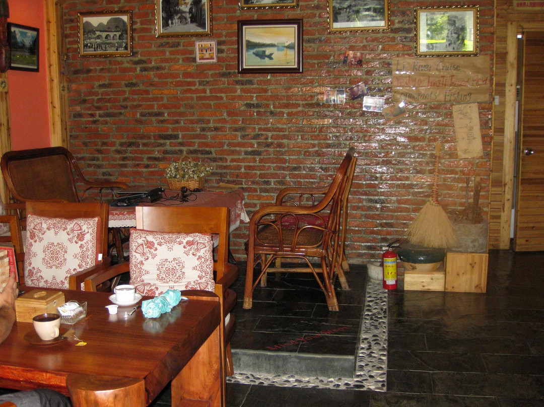 湖畔小屋酒店主图