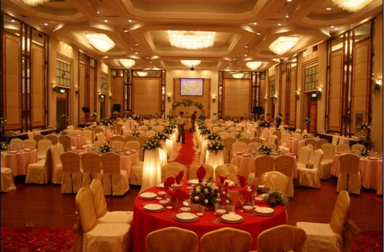 三徳大酒店主图