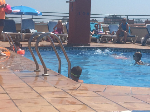 H 精品皇家太阳套房酒店主图