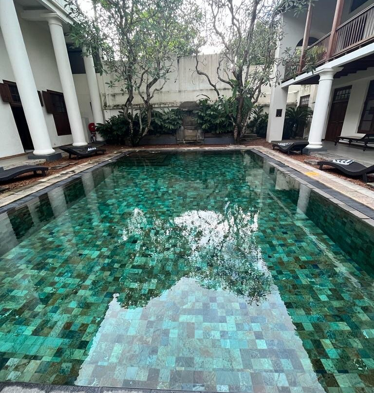 加勒堡酒店主图