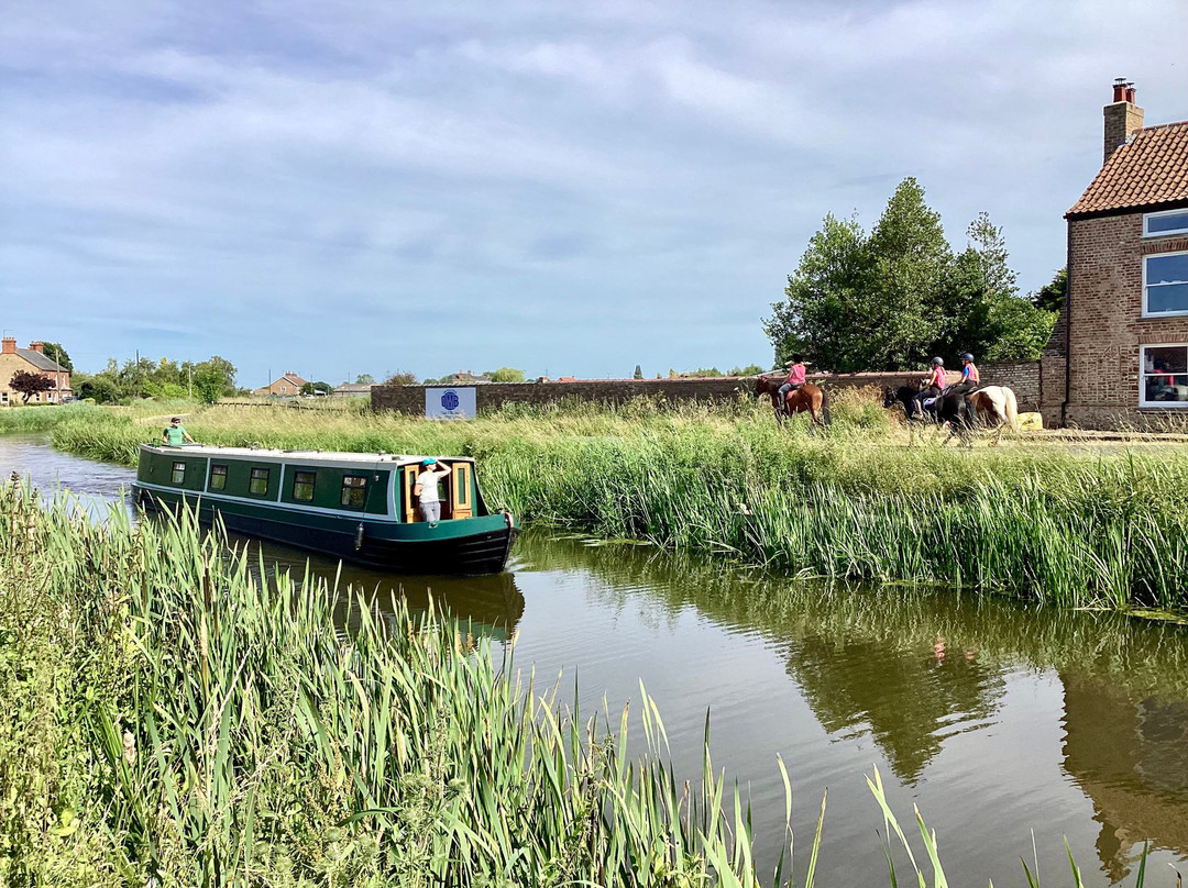 Crown Lodge Hotel主图