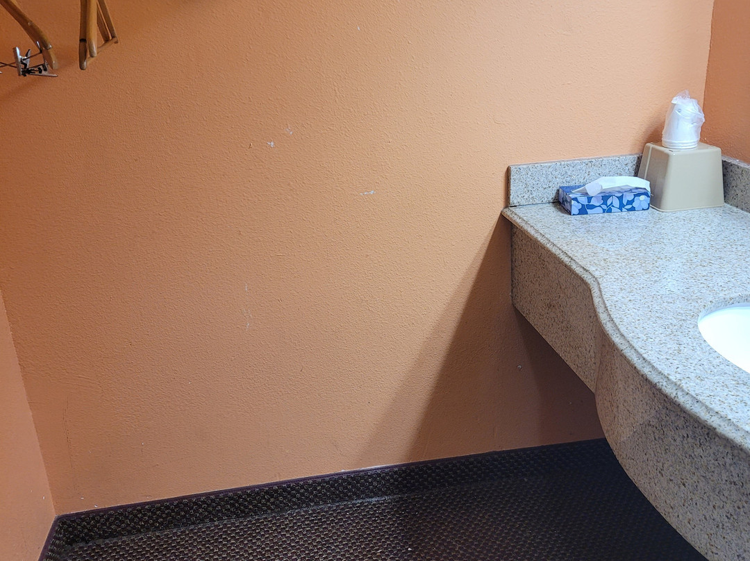 Express Inn & Suites主图