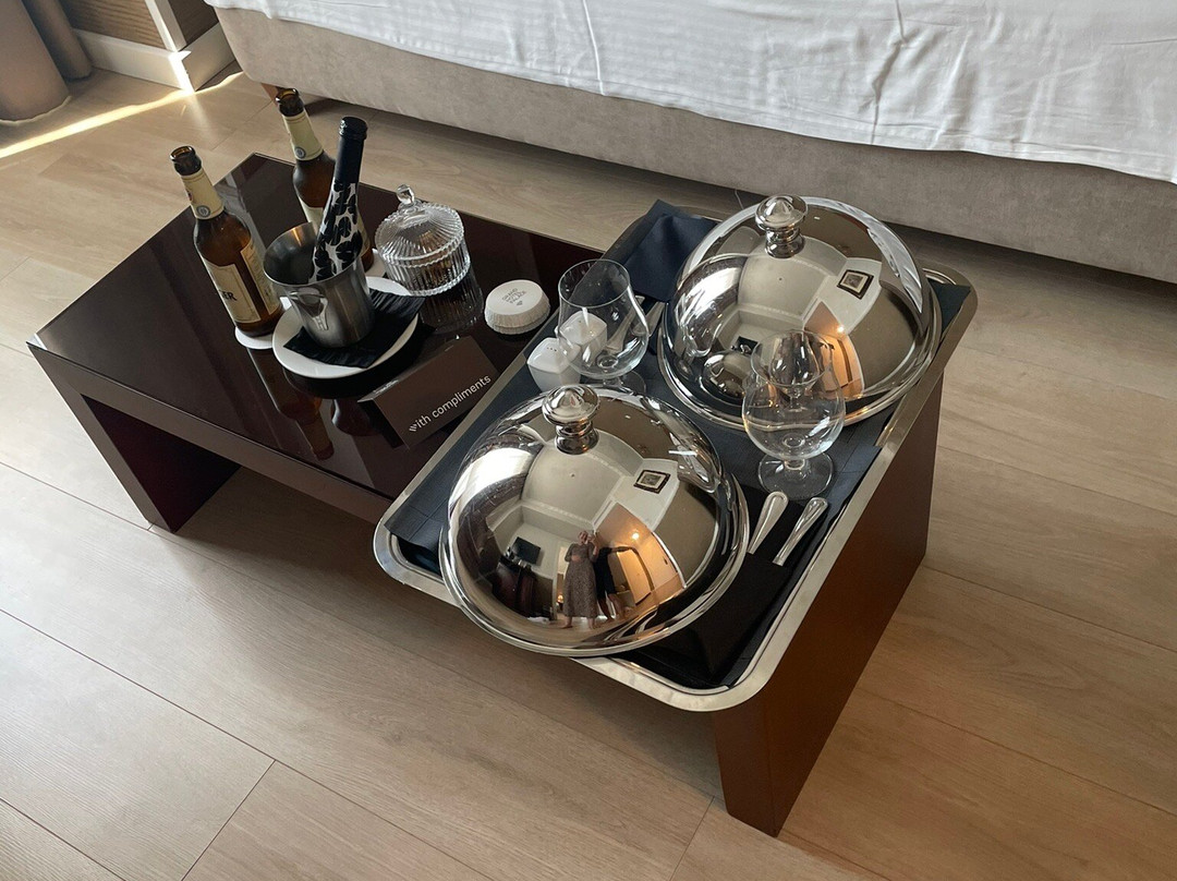 皇宫大酒店主图