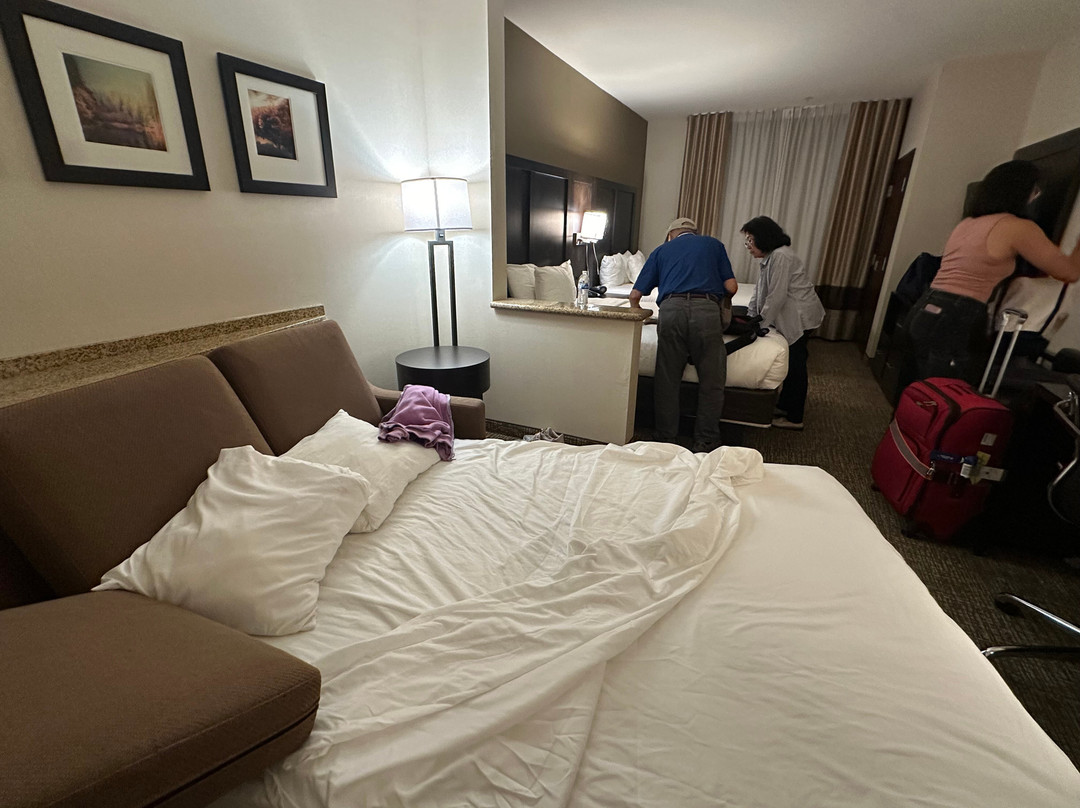 Comfort Suites Ontario Airport Convention Center主图