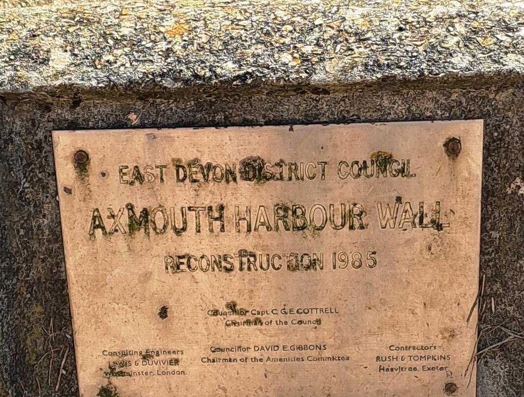 Axmouth Harbour景点图片