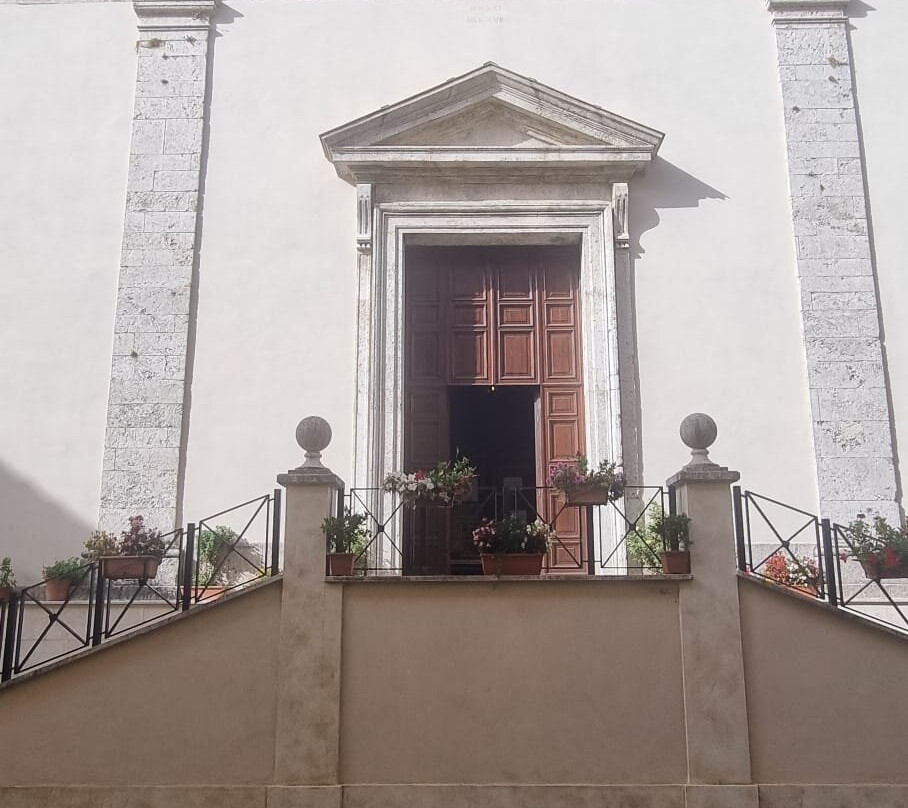 Chiesa di Santa Chiara-菲乌吉必去景点