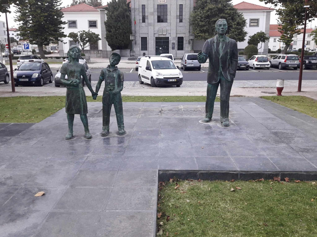 Monumento Aos Torrienses Mortos Na Guerra Do Ultramar-托雷斯韦德拉什必去景点