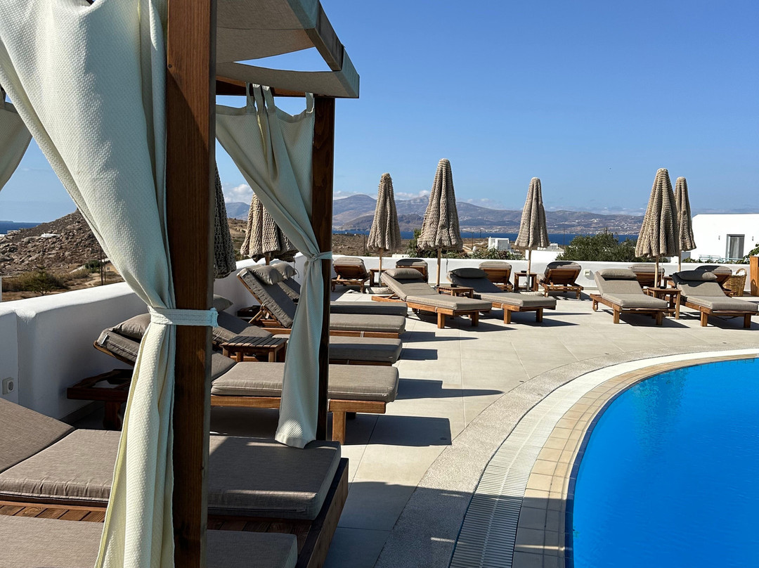 Lianos Village Hotel主图