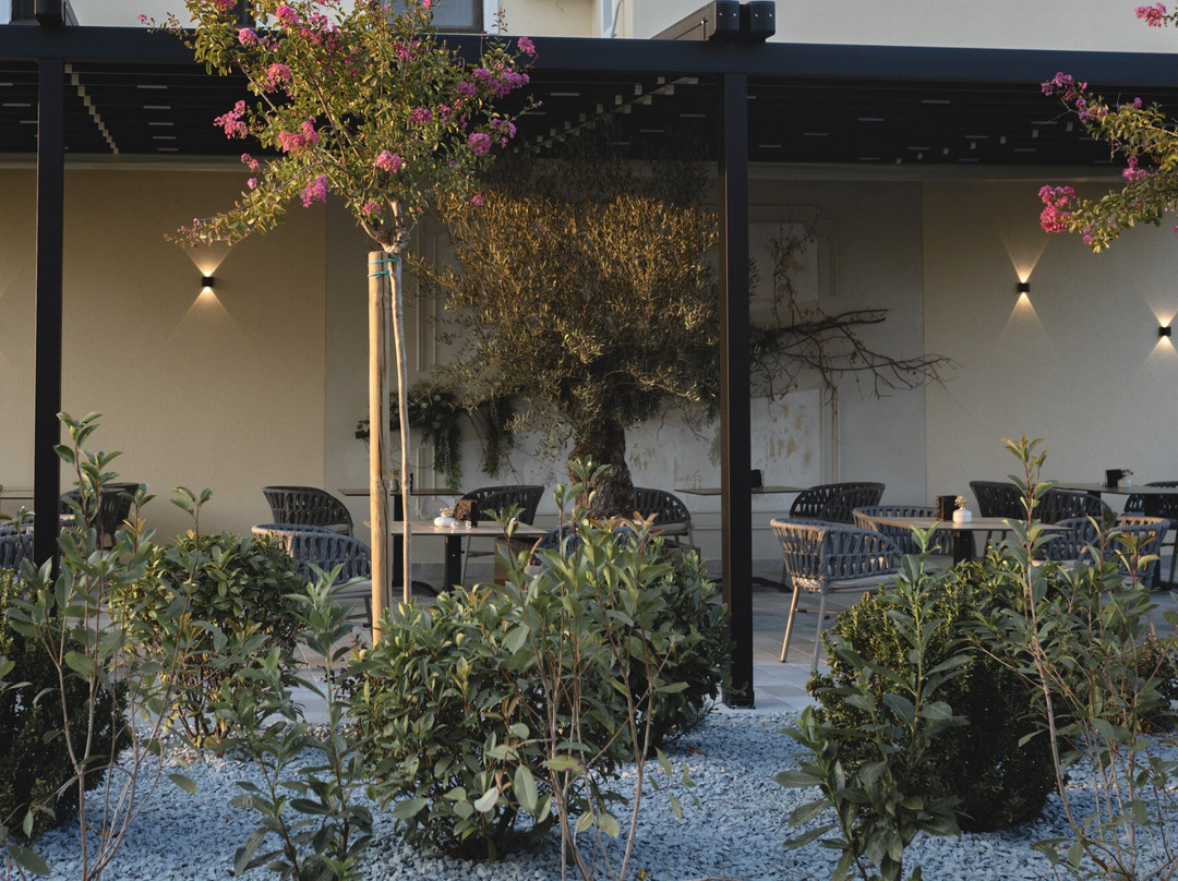 Ramina Hotel & Restaurant主图