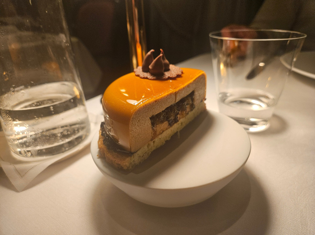 Le Gv Rooftop Restaurant