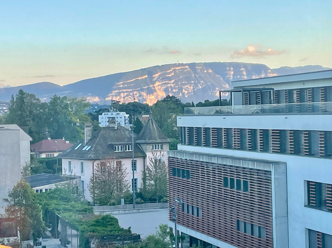 Lake Geneva Hotel主图