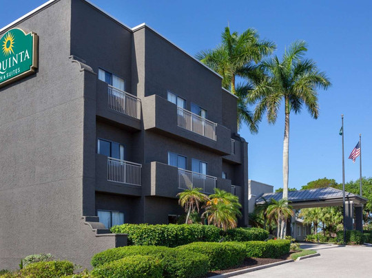 La Quinta Inn & Suites By Wyndham Ft. Myers-Sanibel Gateway