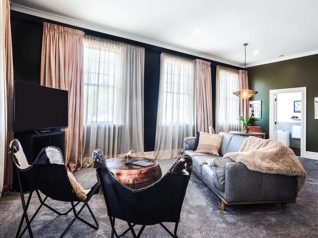 The White Swan主图