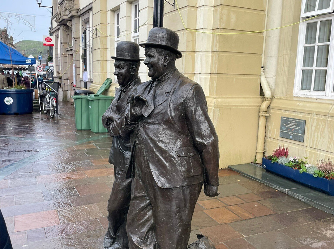 Laurel And Hardy Statue景点图片
