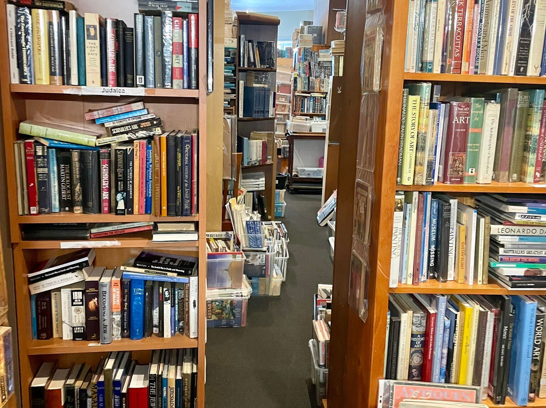 Armstrong Books-莱克斯恩特伦斯必去景点