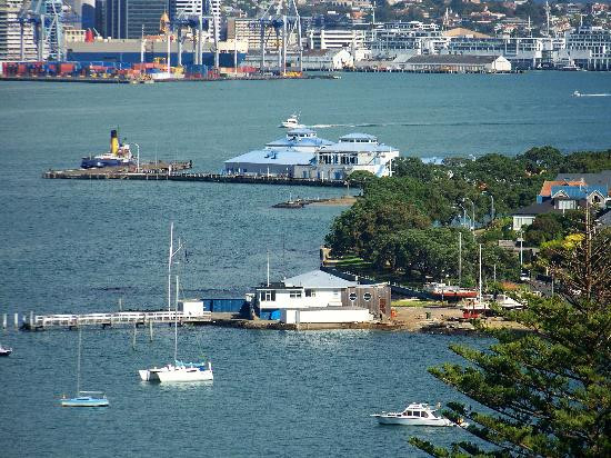 The Captain's Landing主图