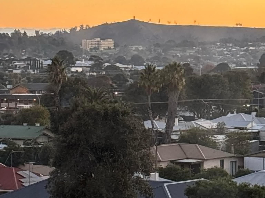 蓝湖汽车旅店主图