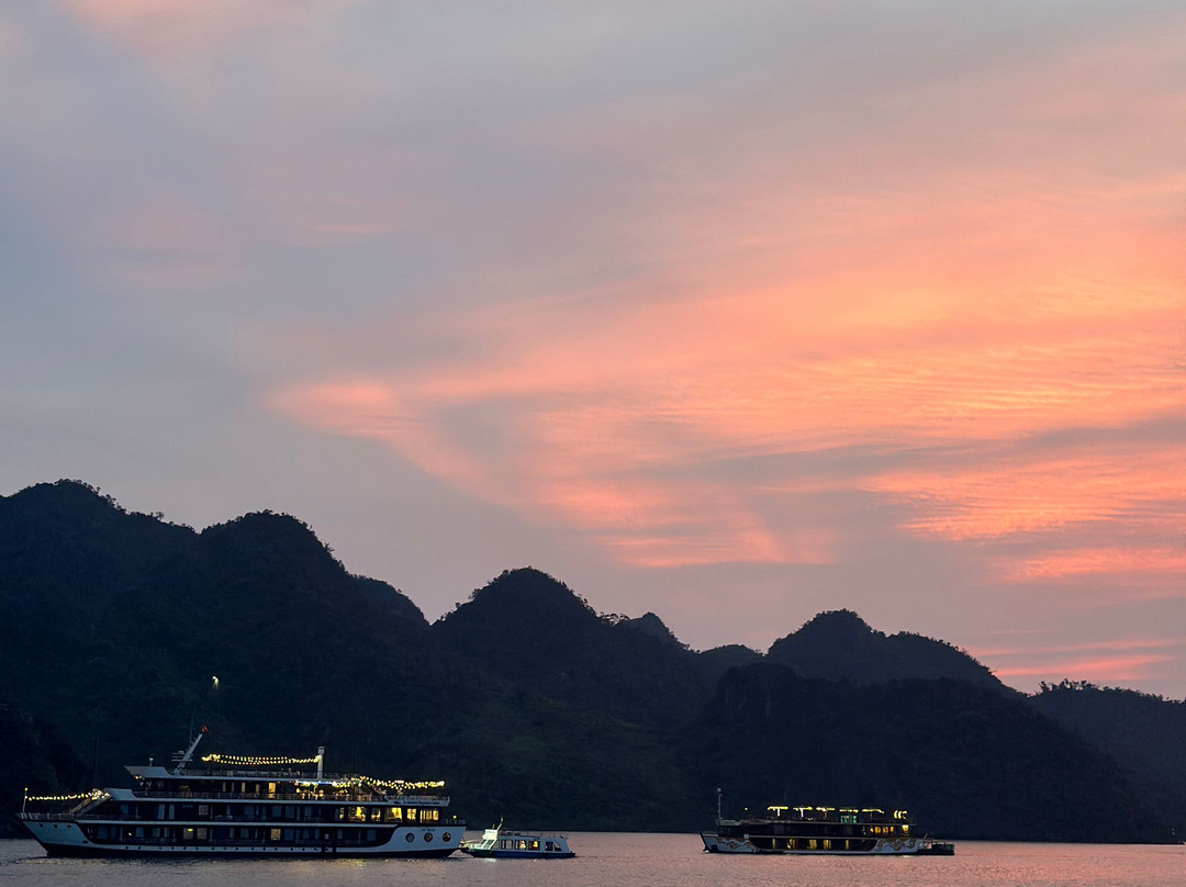 Halong Bay Cruises-下龙湾必去景点