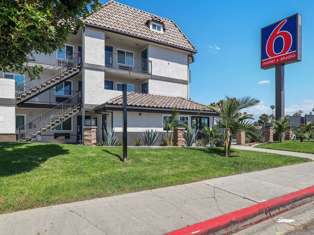 Studio 6 Suites Escondido, CA