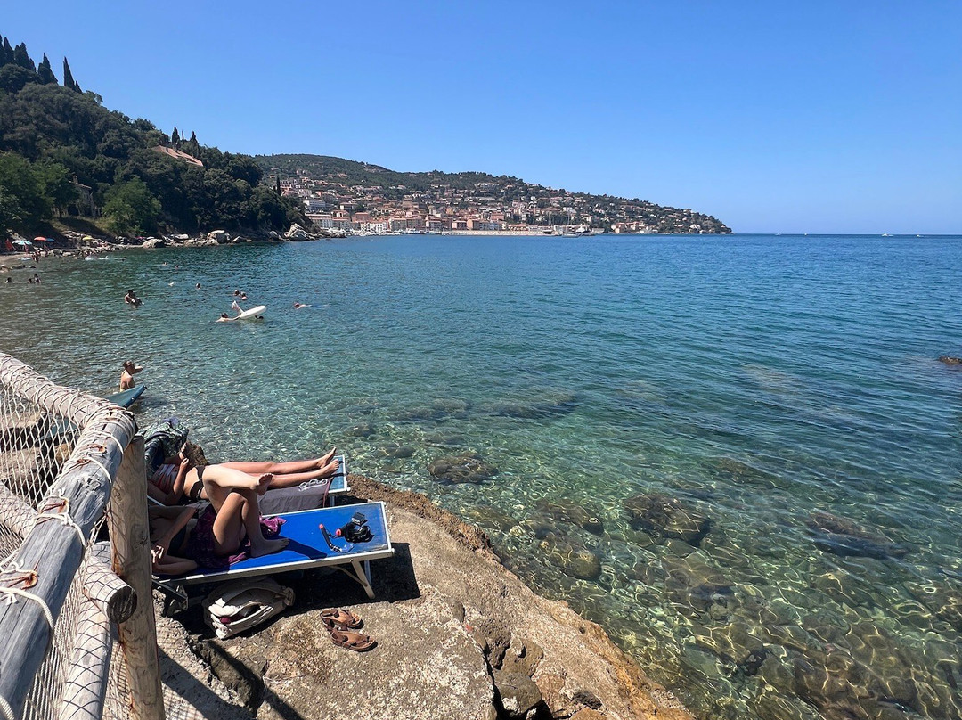 Spiaggia Libera La Cantoniera-圣托斯特凡诺港必去景点