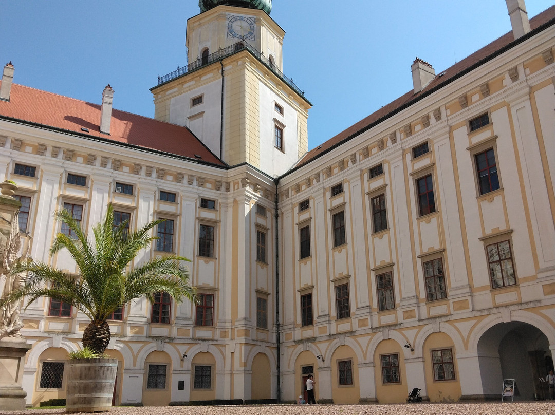 Archbishop’s Château and Gardens-克罗梅日什必去景点