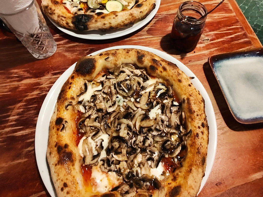 Salvatore Ristorante Pizzeria Napoletana Contemporanea Horno a Leña