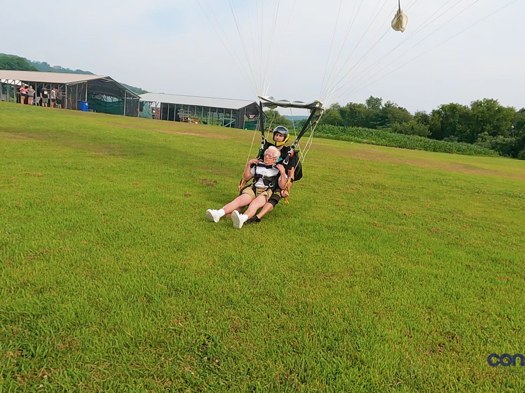 Connecticut Parachutists Inc.-埃林顿必去景点