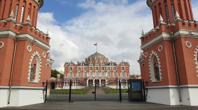 佩特罗夫宫殿酒店主图